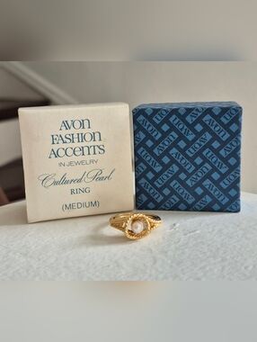 Avon, Vintage 1977, Cultured Pearl ring.  New in the box, excellent Condition